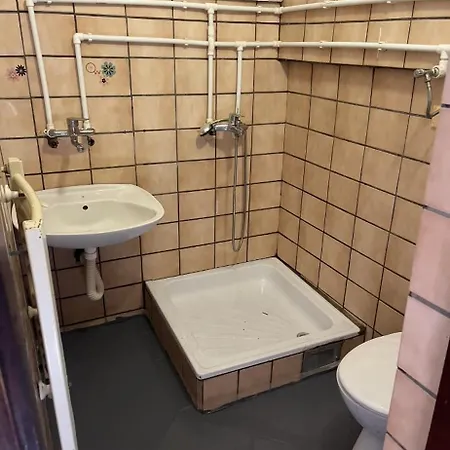 Vino With Private Bathroom 旅馆