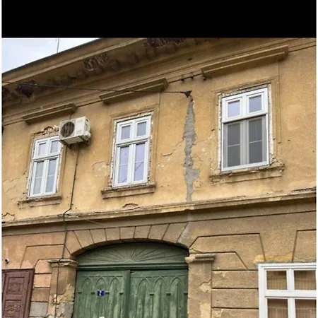 Vino With Private Bathroom